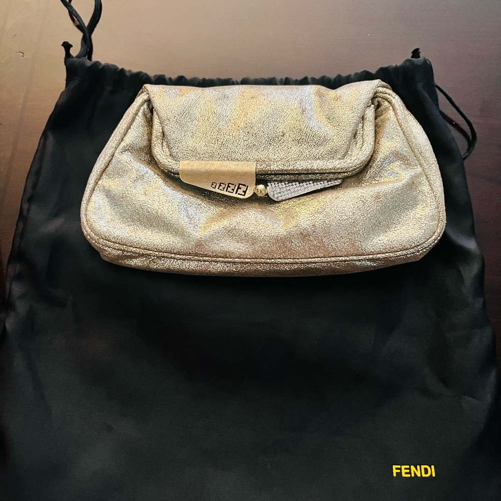FENDI metallic clutch ⭐️🤩